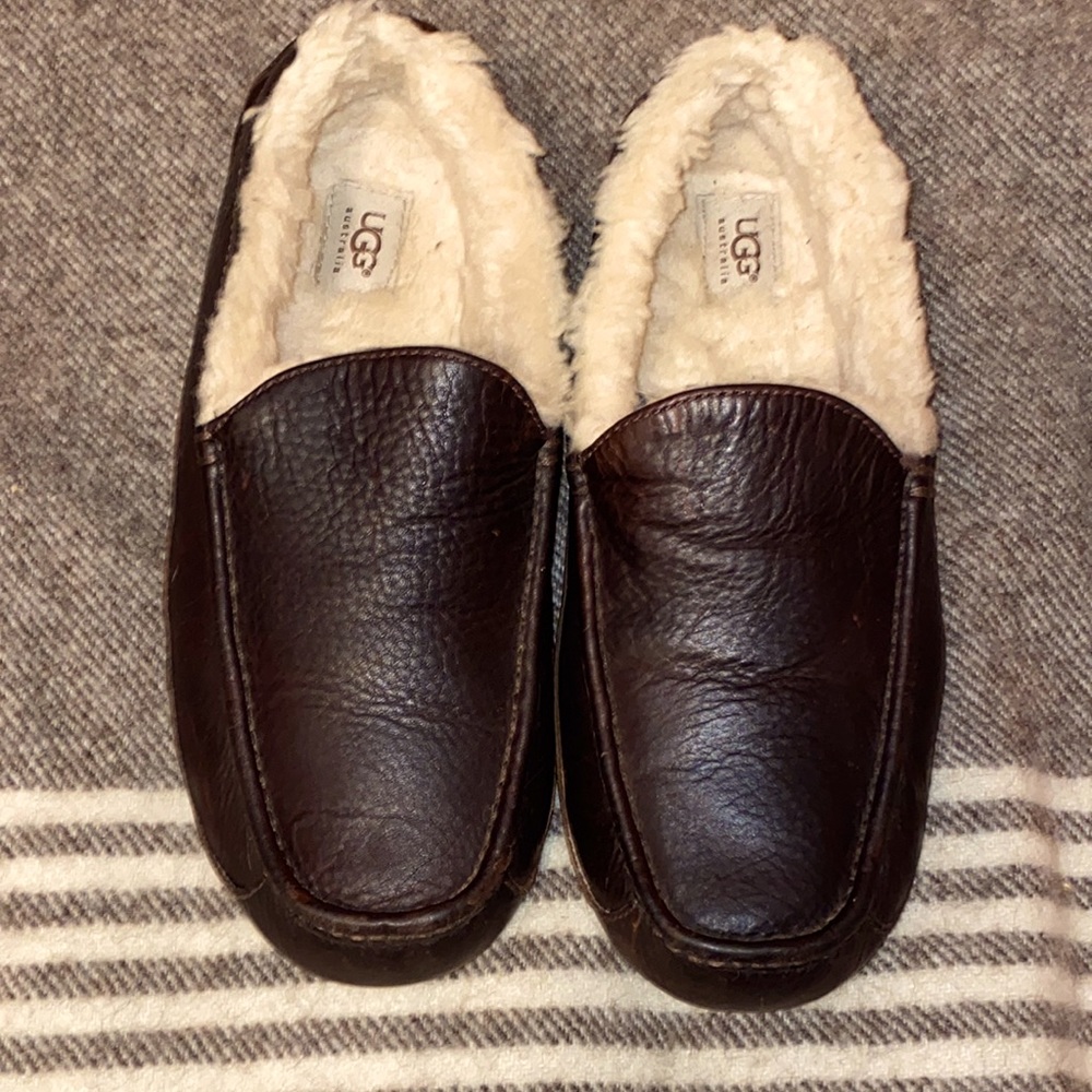 dark brown ugg slippers